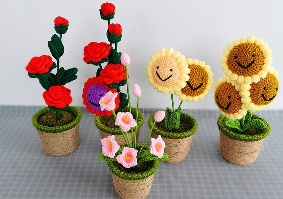 New Creative Luxury Handmade Crochet Knitting Plants Flowers Handicraft Home Decorations Crochet Flower